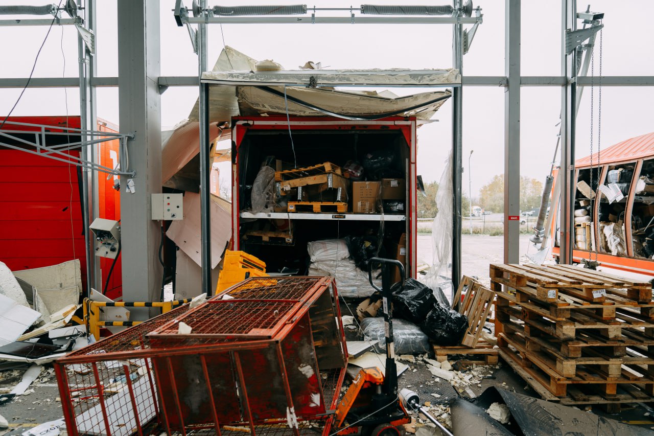 «Нова пошта» показала фото зі зруйнованого термінала, де, як стверджують росіяни, «ховали БМП»