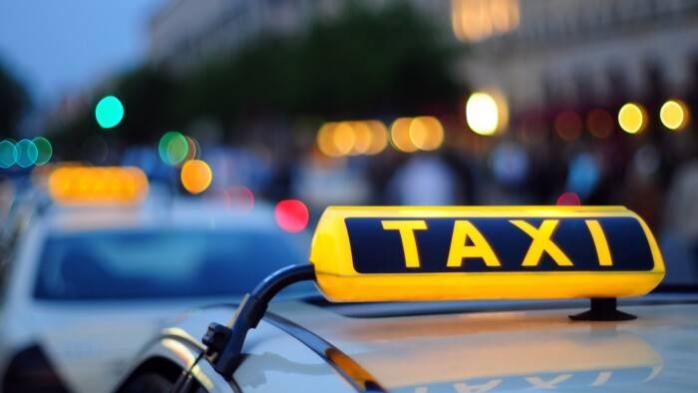 Таксист висадив клієнток після зауваження про російську - його заблокували та оштрафують