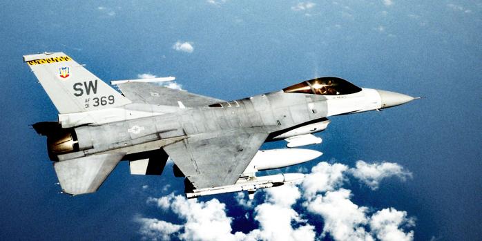 Самолет F-16, фото: NARA & DVIDS Public Domain Archive