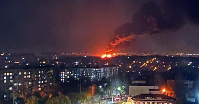 Масштабна пожежа в окупованому Донецьку. Фото: Telegram-канали