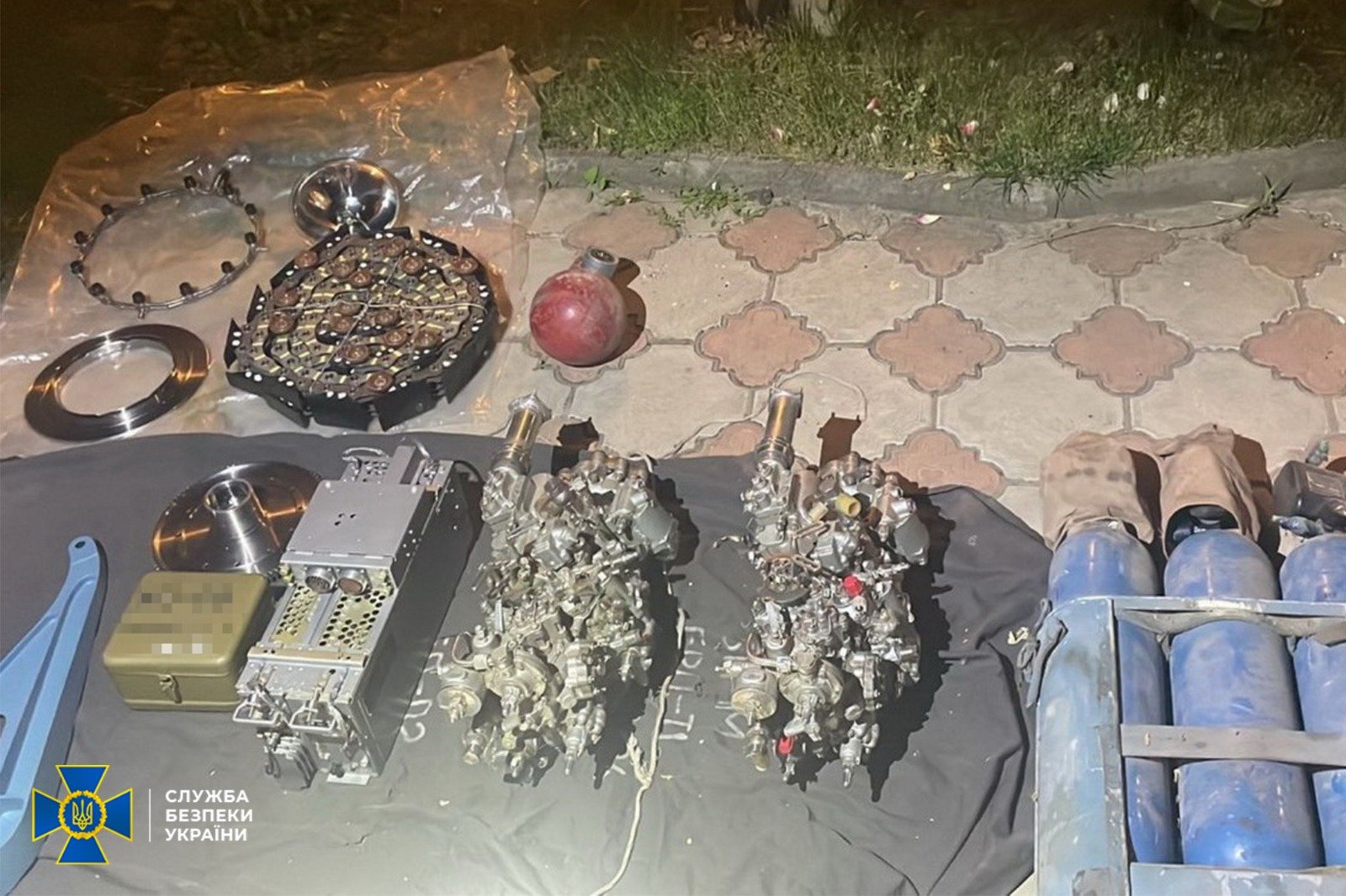 СБУ затримала ділків, які хотіли вивезти з України деталі до Міг-29. Фото: СБУ