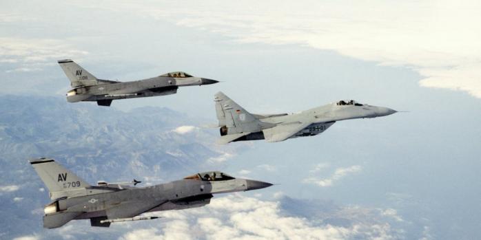 Літаки F-16, фото: PICRYL