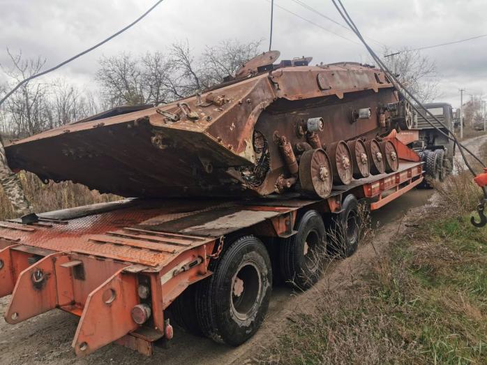 В Украине очищают земли от российского металлолома. Фото: