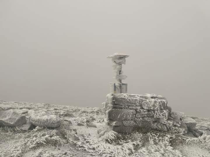 Справжня зима настала на високогір’ї українських Карпат. Фото: ДСНС