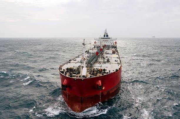 100 танкеров могли перевозить российскую нефть, несмотря на санкции. Фото: