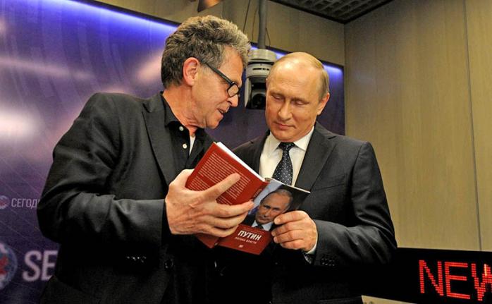 Автор бестселлеров о Путине получал сотни тысяч евро из оффшоров, связанных с путинским олигархом