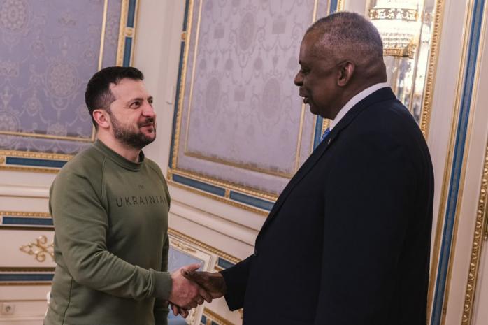 Глава Пентагона встретился с Зеленским в Киеве