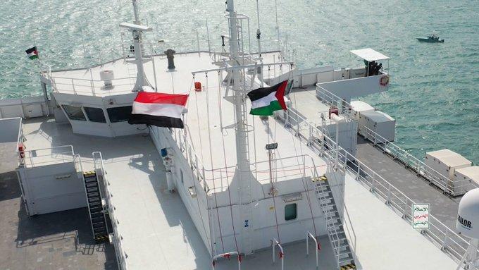 Высадились с вертолета - Йеменские хуситы показали видео захватf грузового судна Galaxy Leader