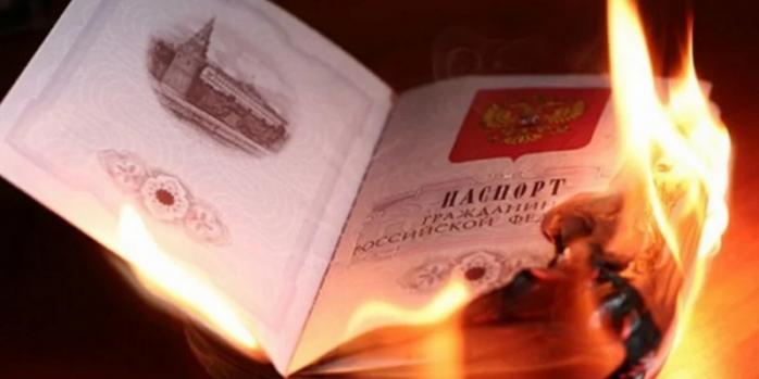 Російські загарбники продовжують примусову паспортизацію на ТОТ, фото: «Інформаційний спротив»