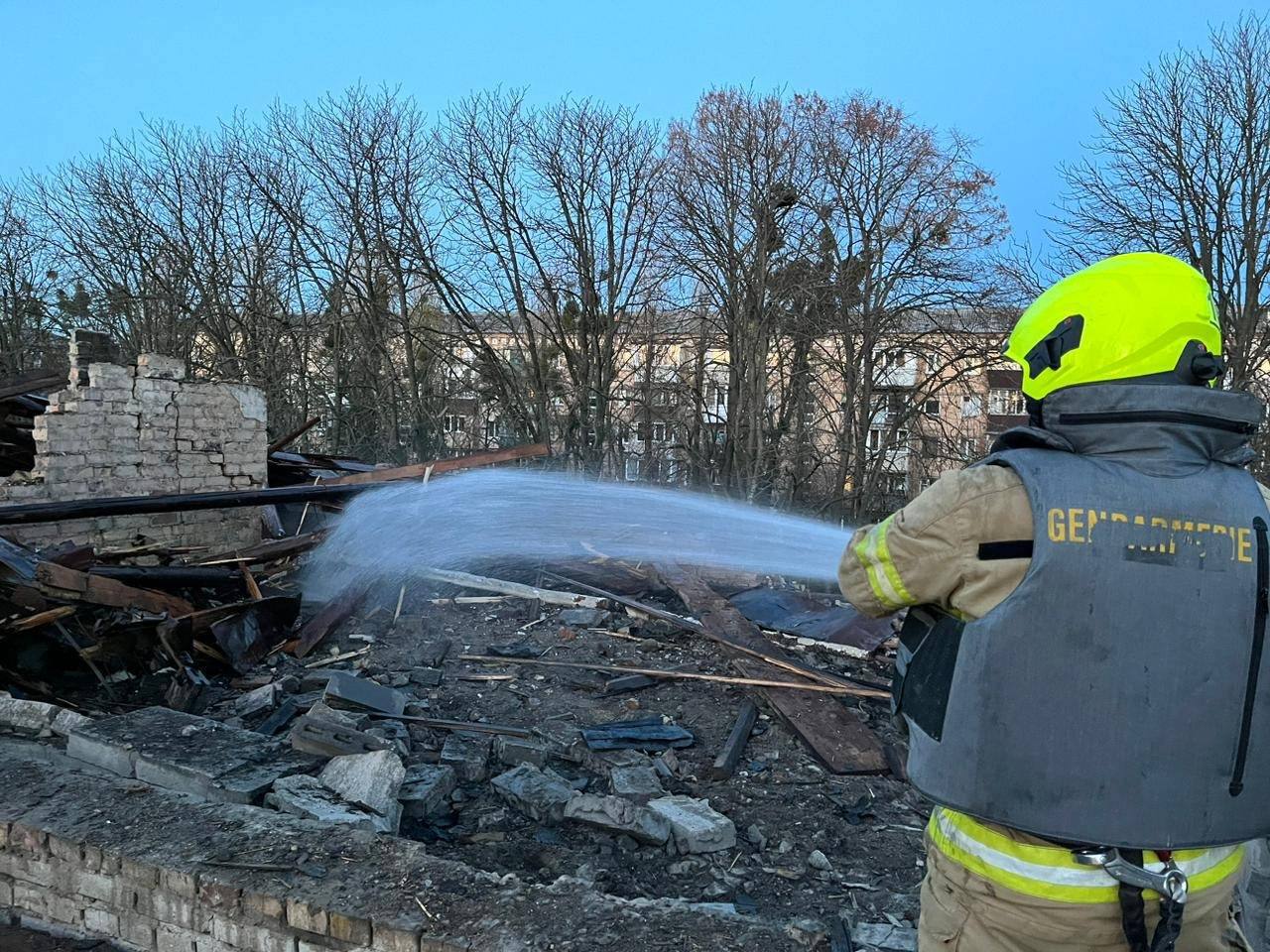 Наслідки масованої атаки дронів. Фото: КМДА