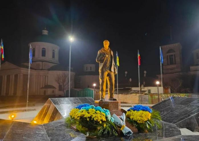 У Ніжині відкрили меморіал героям-захисникам України, у центрі – фігура розстріляного рашистами Мацієвського