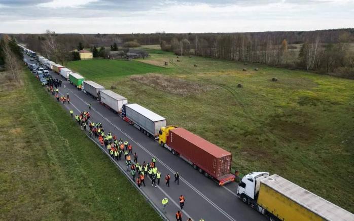 Проблеми з паливом фіксують в Україні через блокування кордону з Польщею