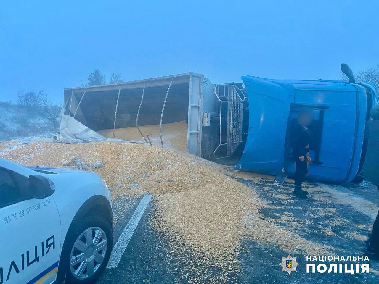 Негода на Одещині призвела до ДТП. Фото: поліція