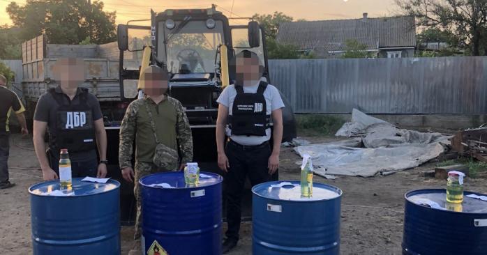 Офіцер з Одещини продав майже все пальне свого підрозділу. Фото: ДБР