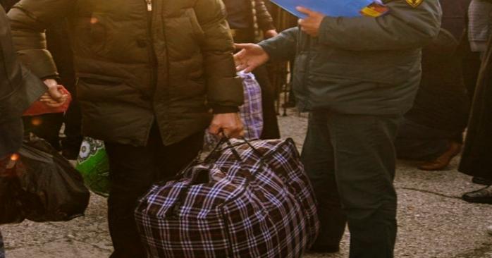 Рашисти продовжують депортовувати українців з ТОТ, фото: ЦНС