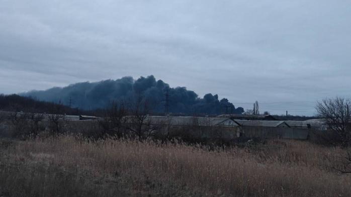 В оккупированных Луганске и Донецке прилеты и взрывы авто с коллаборантами