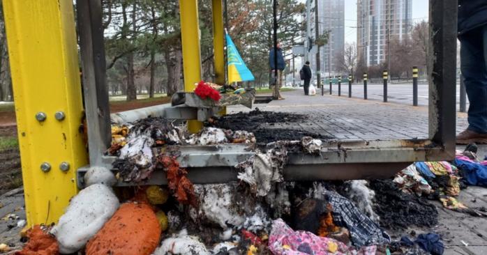 «Народный мемориал» сгорел в Днепре, фото: «Суспільне»