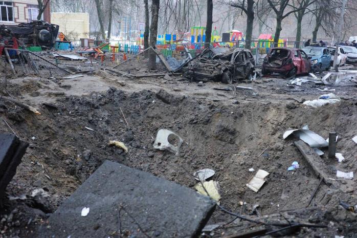 Выбитые окна, изувеченные дворы и несгибаемые киевляне - МВД показало последствия ночного обстрела столицы