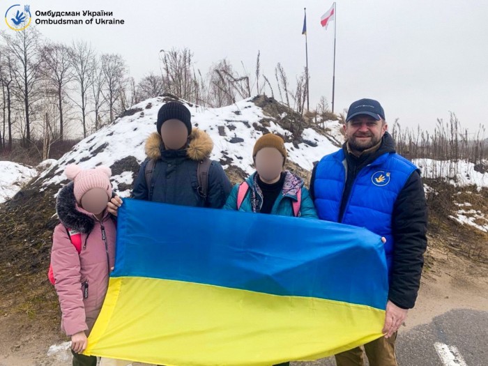 Україна повертає дітей з окупованих територій, фото: Дмитро Лубінець
