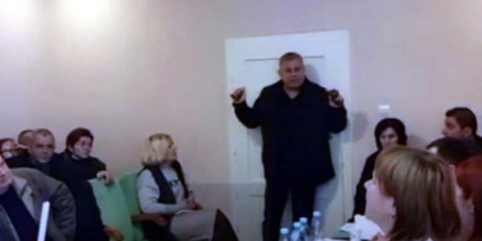На Закарпатті депутат підірвав гранати під час засідання сільради, скріншот відео