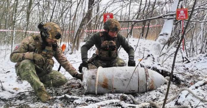 Боеголовку от российской ракеты Х-59 обнаружили в Сумской области, фото: Нацполиция