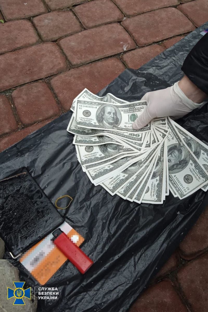 Рекетири вибивали гроші у пораненого воїна ЗСУ. Фото: СБУ