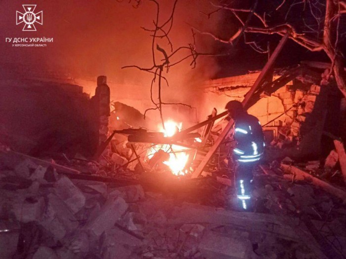 Російські загарбники в ніч на 27 грудня вкотре атакували Україну, фото: ДСНС