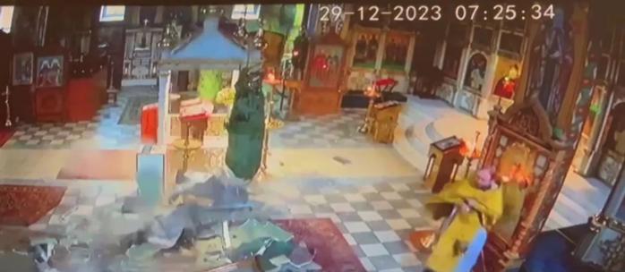 Из-за обстрела Одессы на священника в храме чуть не упал купол 
