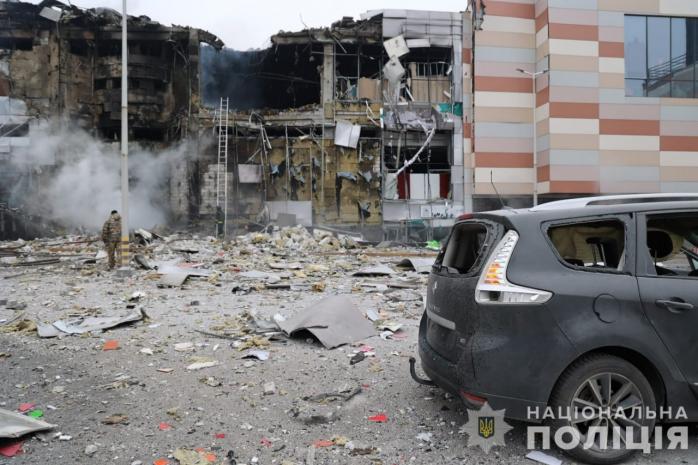 В Киеве мужчина сел в горящее авто, чтобы спасти другие машины