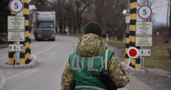 Проблемы с выездом мужчин наблюдаются на границе с Польшей. Фото: