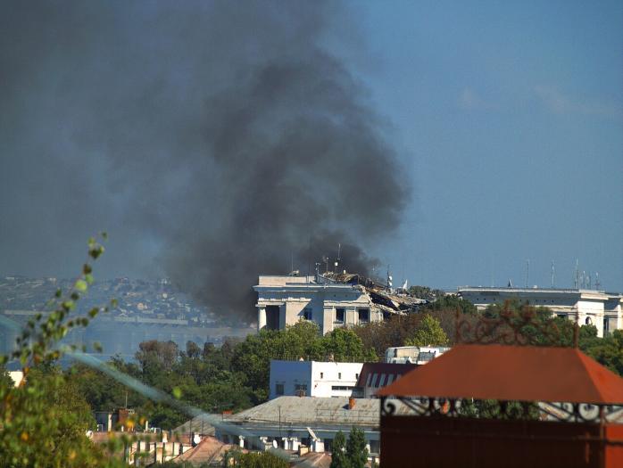 Партизаны в Крыму показали, как сейчас выглядит разбомбленный штаб Черноморского флота россии
