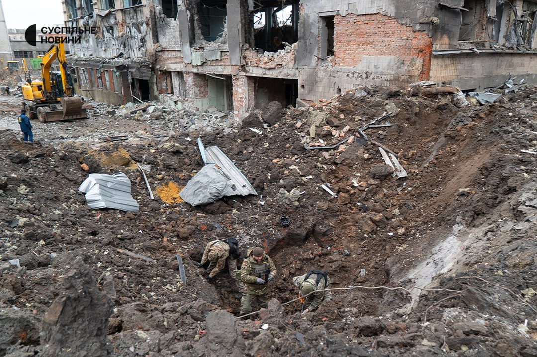Наслідки обстрілу Харкова. Фото: «Суспільне», Reuters, AFP