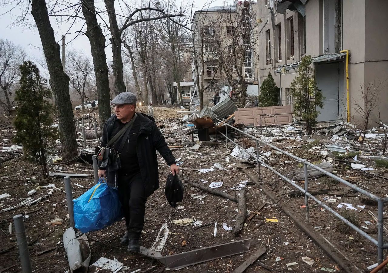 Наслідки обстрілу Харкова. Фото: «Суспільне», Reuters, AFP
