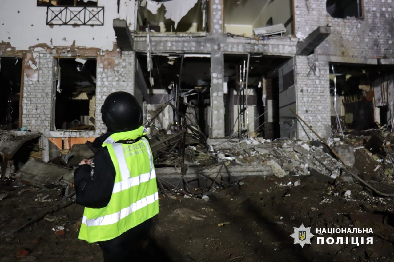 Наслідки удару по Харкову. Фото: Нацполіція