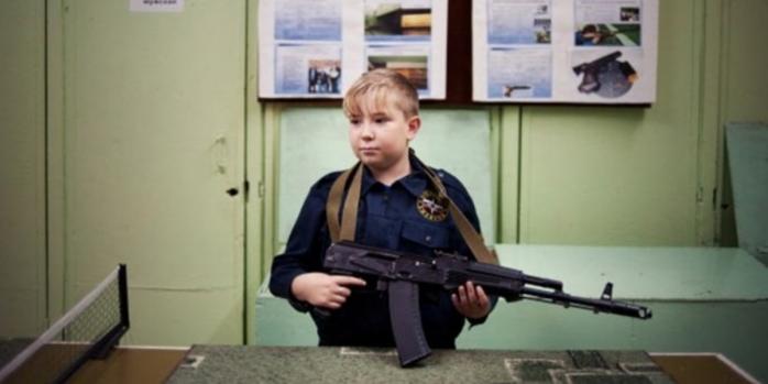 У білоруських школах навчатимуть, як допитувати військовополонених, фото: