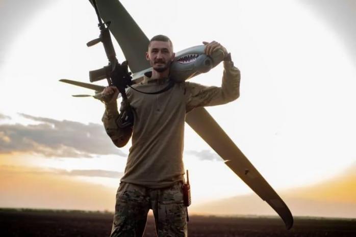 Повітряний бій дронів потрапив на відео - український переміг