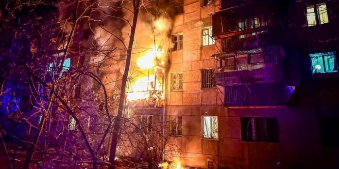 Удар «шахеда» знищив квартиру в Одесі, фото: ДСНС