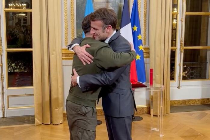 Президенты Украины и Франции созвонились и начали готовить визит Макрона в Киев