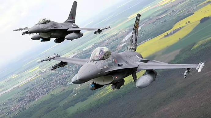 Українські пілоти вже літають на F-16, партнери дуже конфіденційно навчають льотчиків