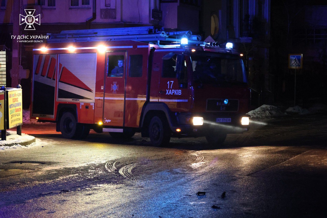 Наслідки обстрілів Харкова. Фото: ДСНС, МВС, «Суспільне»