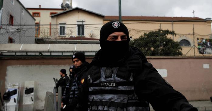 Неизвестные устроили стрельбу в католической церкви в Стамбуле. Фото: Reuters