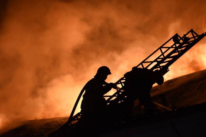 Пожар на нефтяном заводе в Волгограде Фото: