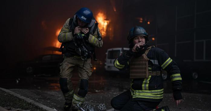 Враг обстрелами разрушил гостиницу в Харьковской области. Фото: ОП