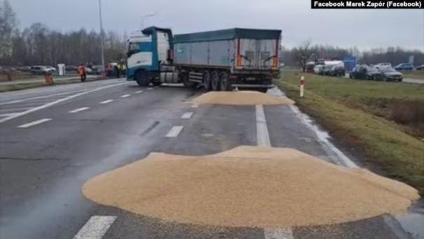 Польські фермери назвали дату блокування усіх прикордонних переходів між Польщею та Україною
