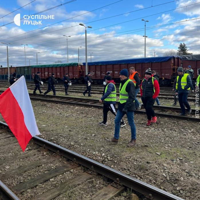 Польские фермеры пытались заблокировать движение грузовых поездов на пункте пропуска "Дорогуск-Ягодин"