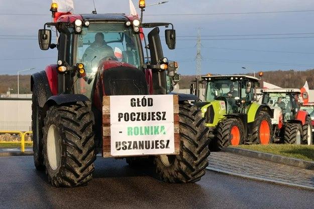 Польские протестующие перекрыли железную дорогу вблизи пункта пропуска и снова рассыпали зерно