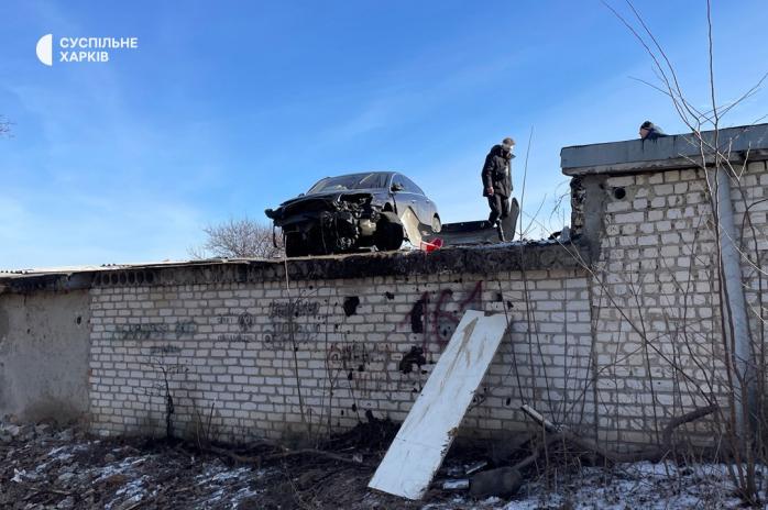 В Харькове пьяный водитель не справился с управлением и залетел на гараж