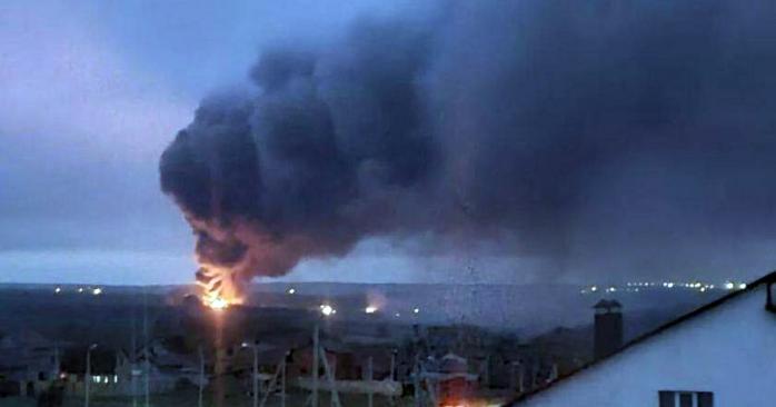 Взрывы гремели в двух областях россии, возник пожар на нефтебазе. Фото: 