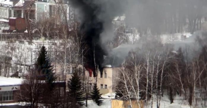 Пожар произошел в танковом командном училище Казани. Фото: