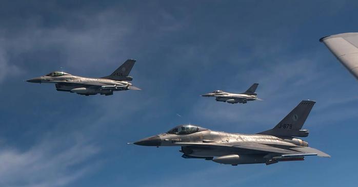 Украина летом получит всего шесть истребителей F-16. Фото: